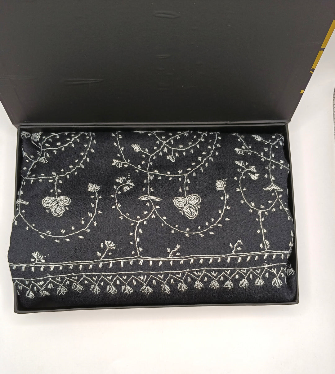 Premium And Extremely Soft Original Handmade Sui Needle Jaal Pure Toosh Shawl